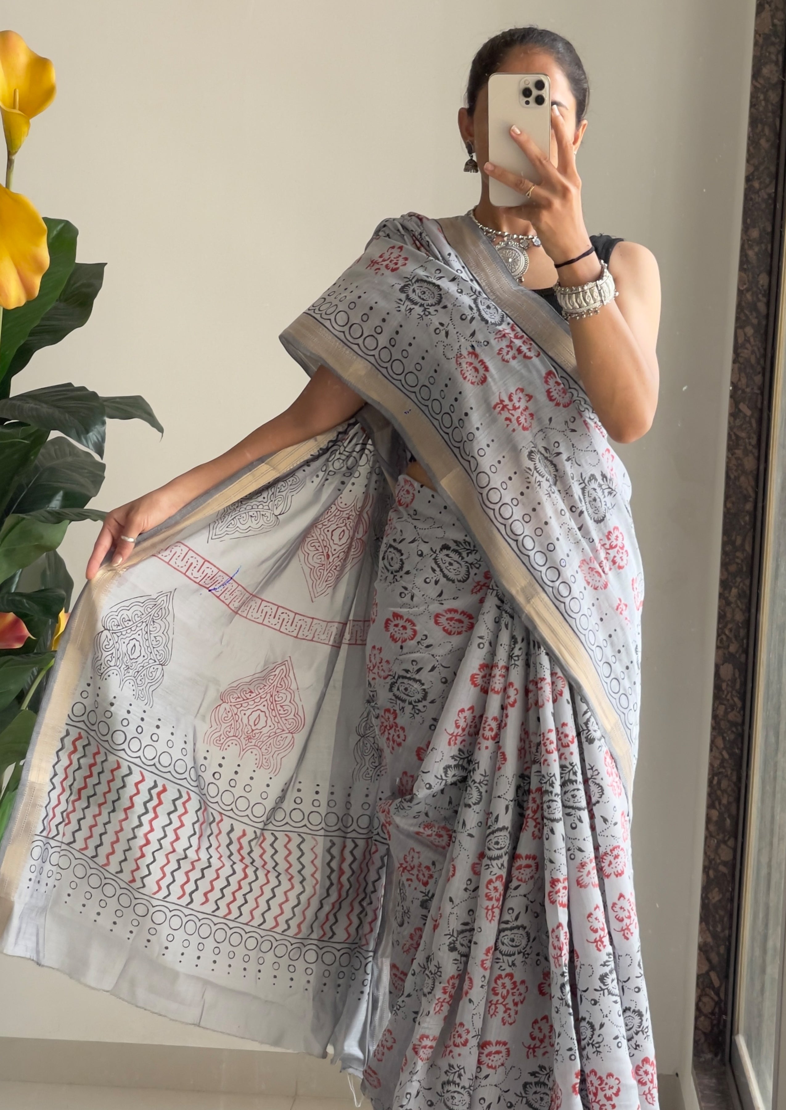 SELFI2 PRIMUM ORIGINAL LINEN WITH MANESHWARI BODAR GREY SAREE