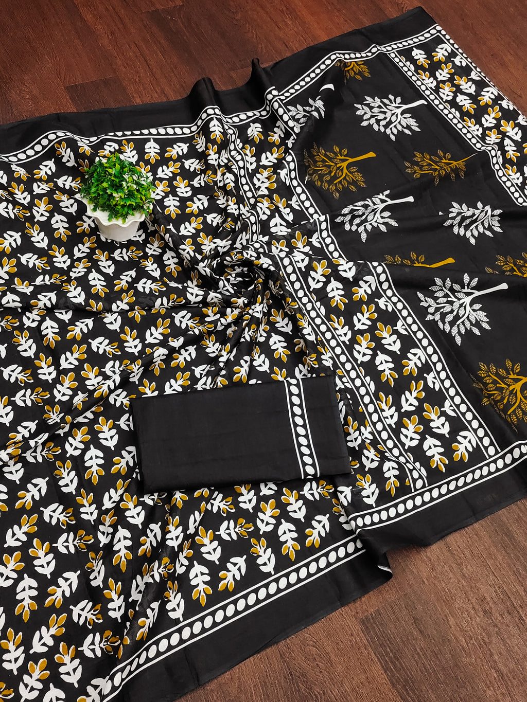 TAAPTI PURE MULMUL COTTON HAND PRINTD BLACK SAREE