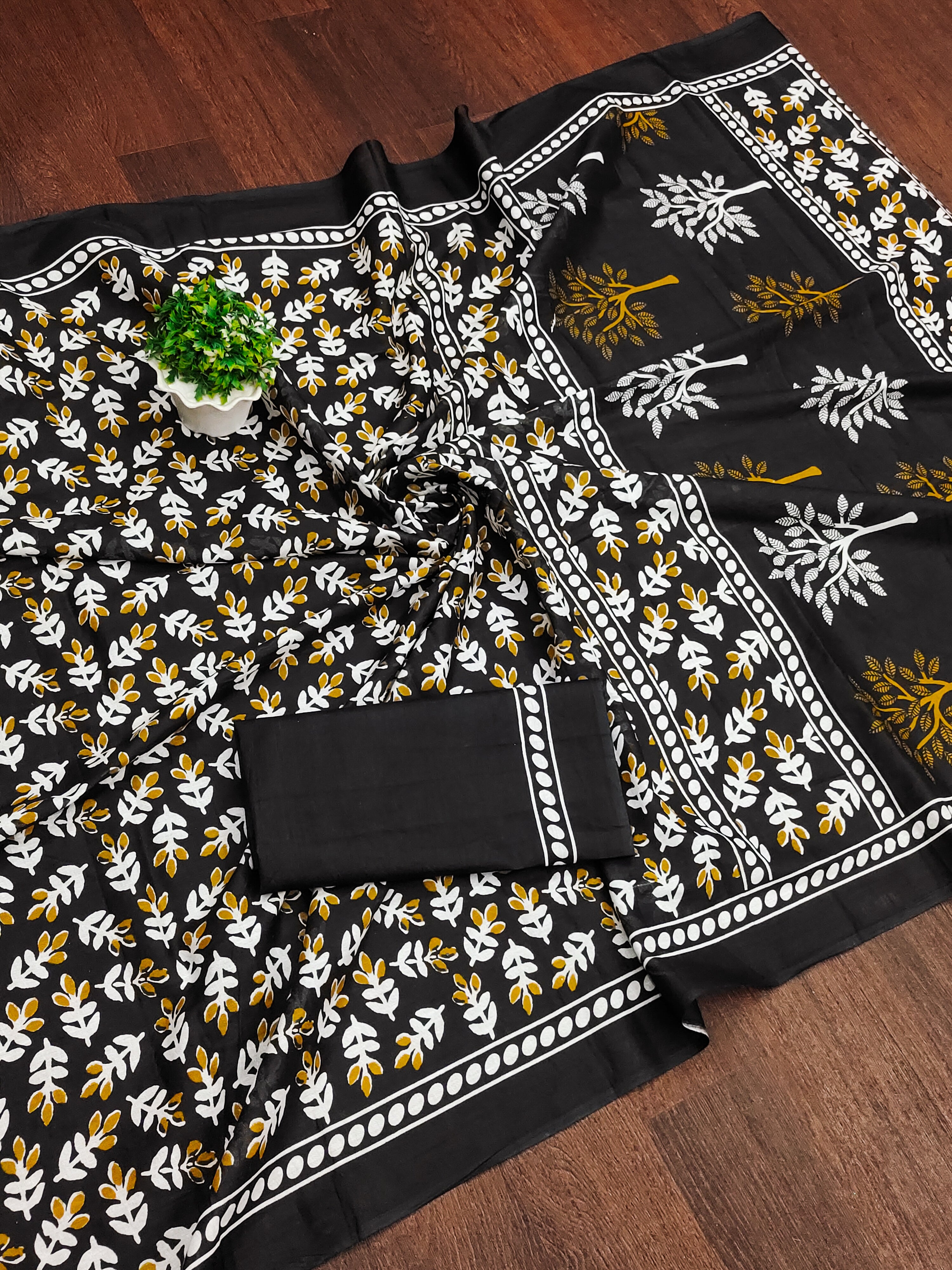 TAAPTI PURE MULMUL COTTON HAND PRINTD BLACK SAREE