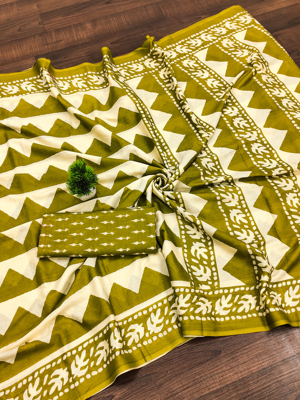VIHAANA PURE MULMUL COTTON ZIGZAG HAND BLOCK PRINTED OLIVE GREEN SAREE